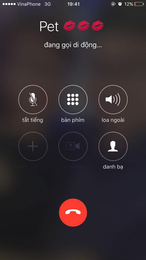 Trong mắt cô vợ trẻ này thì anh chồng có ý nghĩa thật dễ thương. Nhìn thấy màn hình hiện tên thế này, có đức lang quân nào nổi giận không nhỉ?