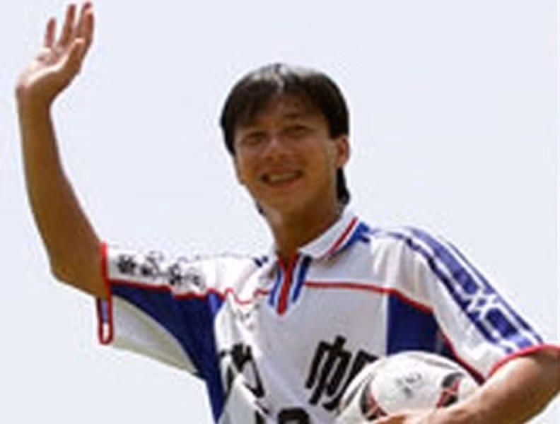 So sanh thanh tich Huynh Duc khi xuat ngoai voi cac lua dan em