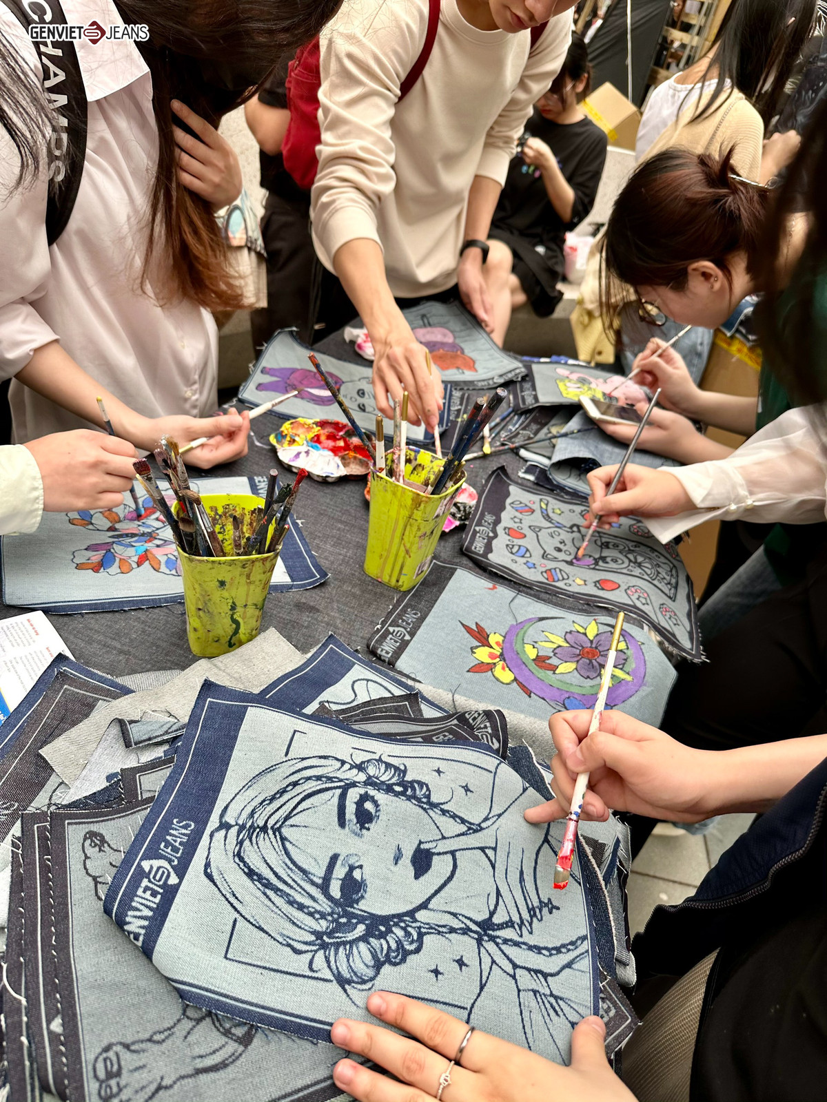 Gioi tre bien do jeans cu thanh do huu ich, tai sao khong?