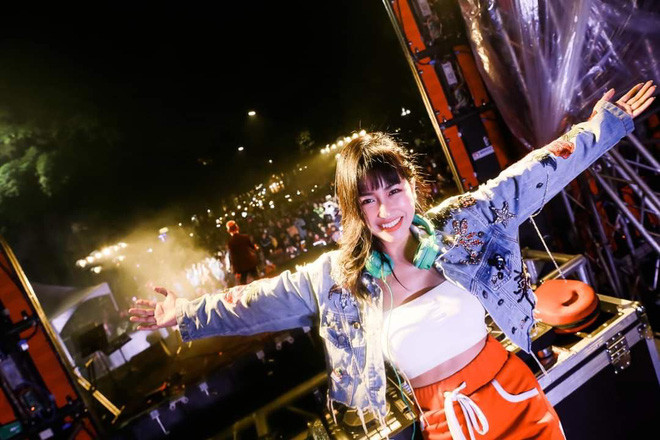 Gần đây, DJ Trang Moon tham gia vào King of Rap và nhận được sự quan tâm của khán giả. Nữ DJ bộc bạch, cô nhận được lời mời của nhà sản xuất từ hồi tháng 7.