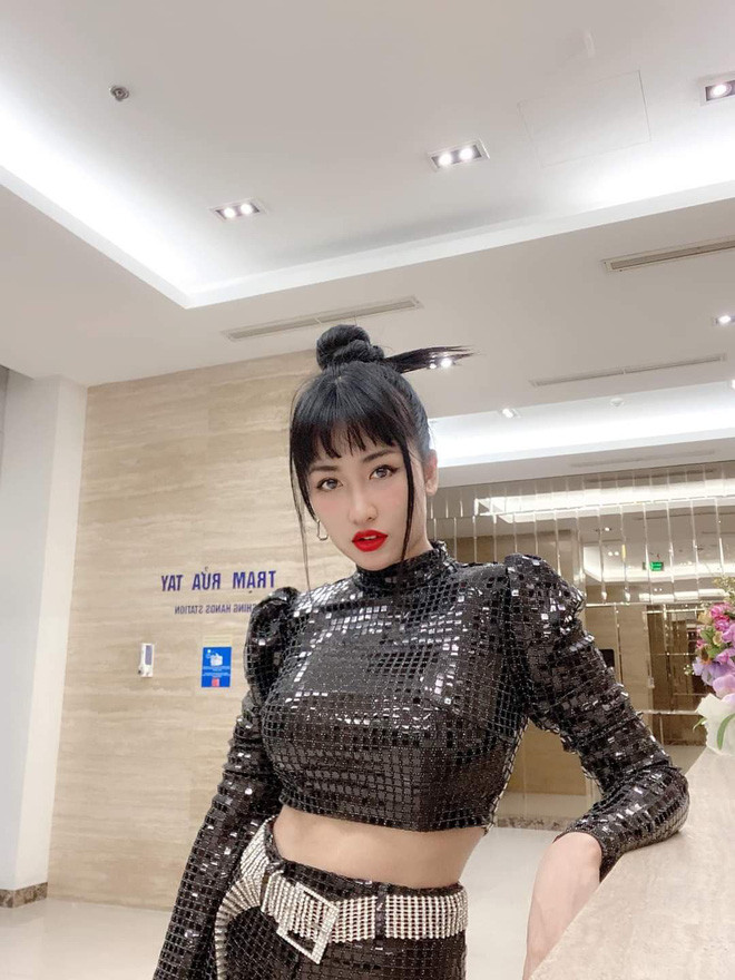 Vai trò của DJ là khuấy động cảm xúc người nghe với nhiều cung bậc cảm xúc. Nhưng ở King Of Rap, Trang Moon còn thêm nhiệm vụ là hỗ trợ diễn cho các bạn thí sinh để thêm phần hứng khởi cho phần thi của mình được hiệu quả hơn.