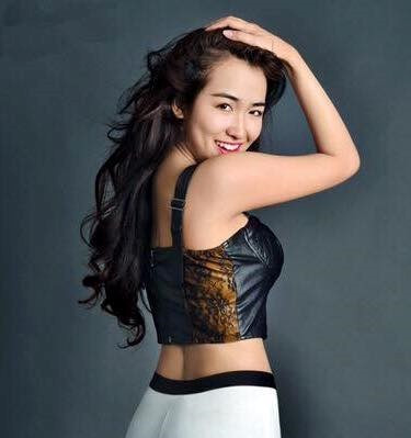 Trang Moon từng đạt giải DJ xuất sắc châu Á tại Korean Culture Entertainment Awards 2016 và từ đó luôn là một cái tên nổi bật trong giới DJ nữ.