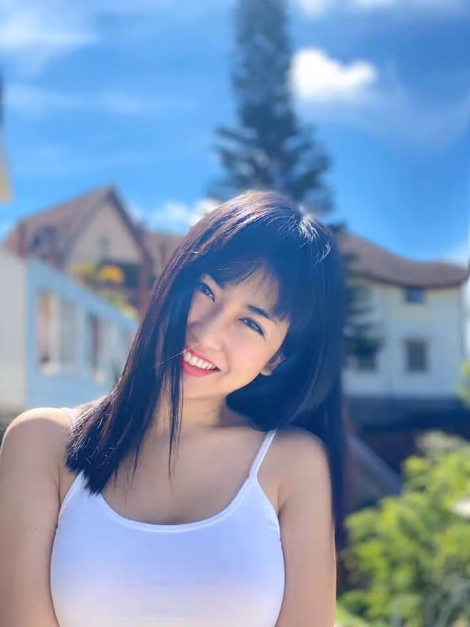 Với những bình luận chê nhan sắc của mình trên sóng, Trang Moon phản hồi: "Nói thật lòng, Trang không quan tâm lắm về điều đó. Góc máy hay hình ảnh là do ekip sản xuất thực hiện, và mỗi người có cảm nhận đẹp- xấu khác nhau...