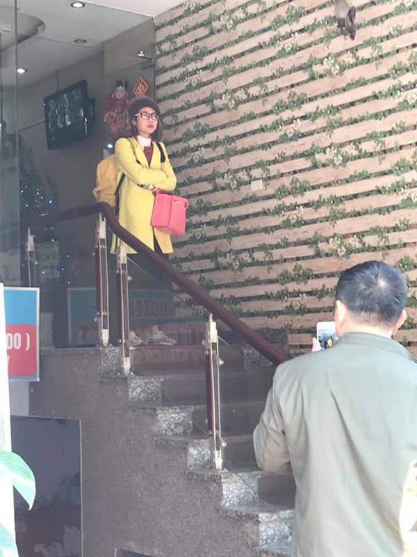 Trước đây, những bộ thời trang như "trong bao" và vô cùng "thập cẩm" của Bella từng không ít lần thu hút sự chú ý của dân mạng.