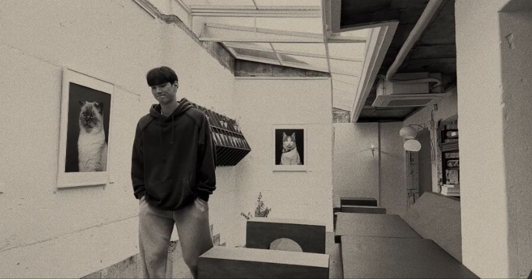 Ngoài đời, Lim Sung Jin nhiều lần tự tin khoe mặt mộc bằng loạt ảnh selfie.