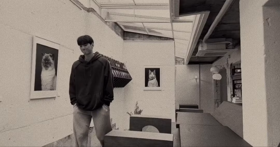 Ngoài đời, Lim Sung Jin nhiều lần tự tin khoe mặt mộc bằng loạt ảnh selfie.