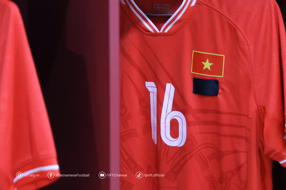 U19 Viet Nam deo bang tang tuong nho Tong bi thu Nguyen Phu Trong-Hinh-4