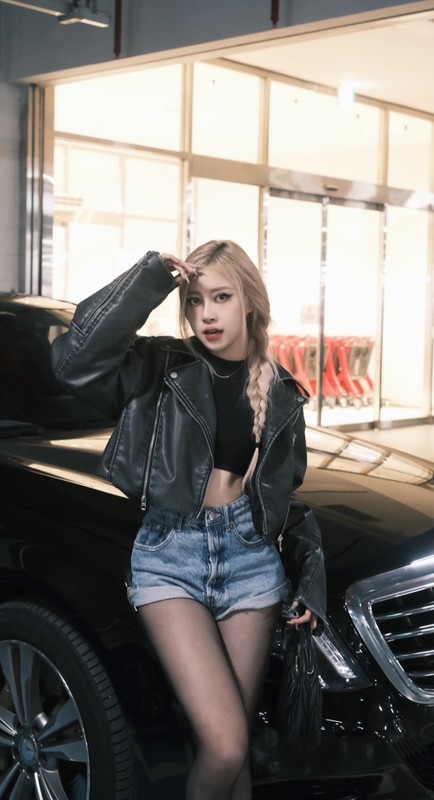 Vẫn chưa công khai hẹn hò với chàng trai nào, Á khôi xinh đẹp bày tỏ tiêu chí tìm bạn trai chỉ cần cao trên 1m72, không quan tâm thu nhập hàng tháng, chỉ cần có công việc ổn định.