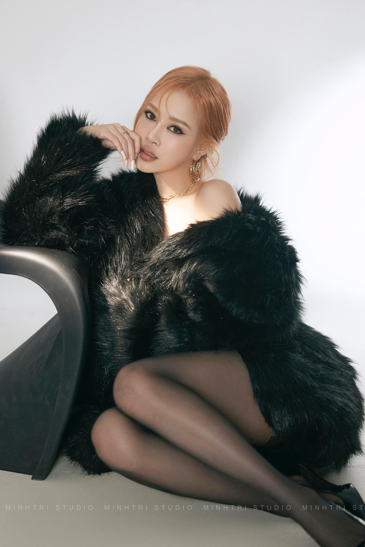 Việc Huyền Diệu diện bikini và thả dáng bên hồ bơi thu hút hàng ngàn lượt thích và bình luận trên các nền tảng mạng xã hội.