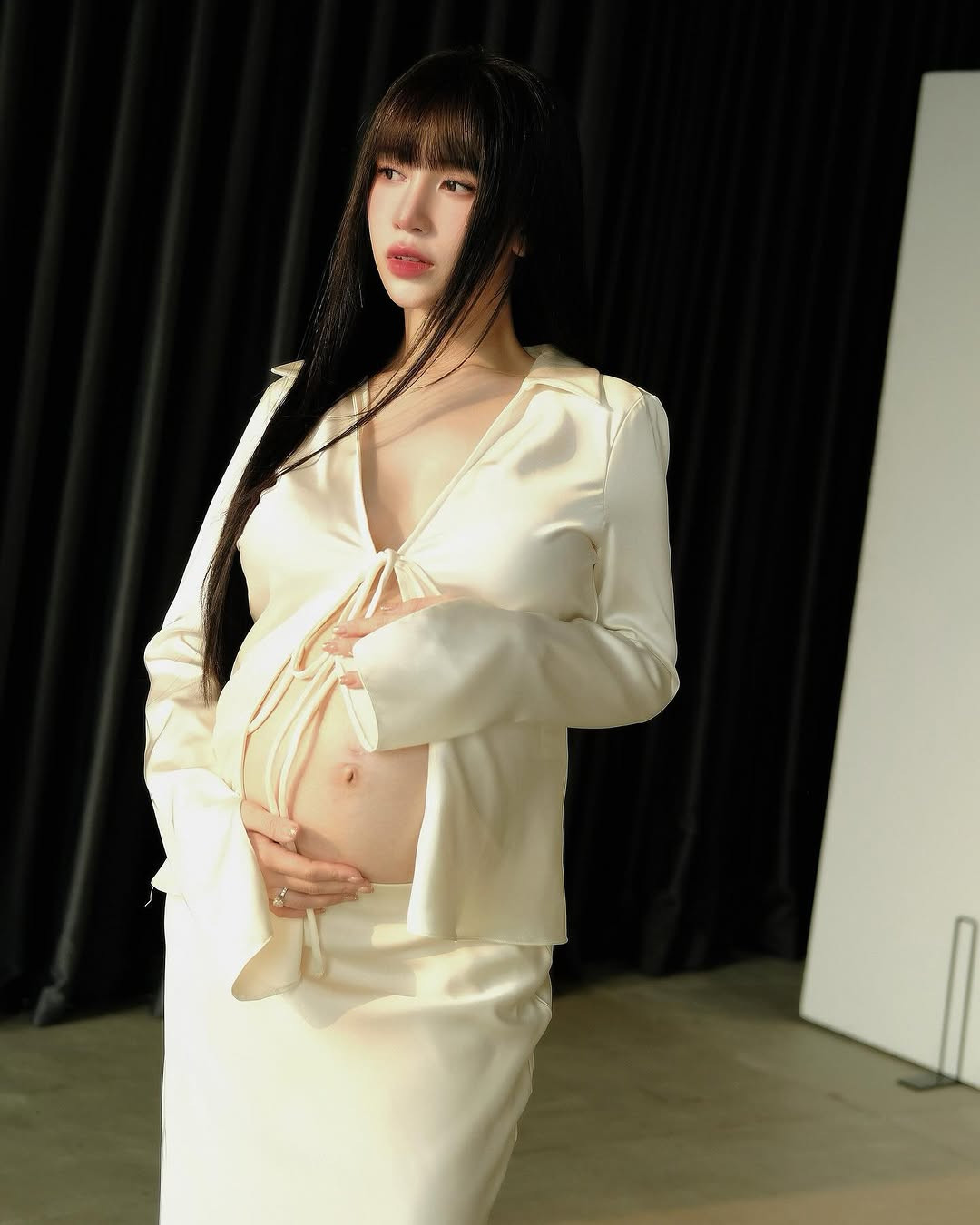 Joyce Phạm (tên thật: Phạm Trần Nguyễn Minh Anh), con gái đầu lòng của đại gia Minh Nhựa, nổi tiếng với cuộc sống sang chảnh và hạnh phúc bên chồng – Tâm Nguyễn.