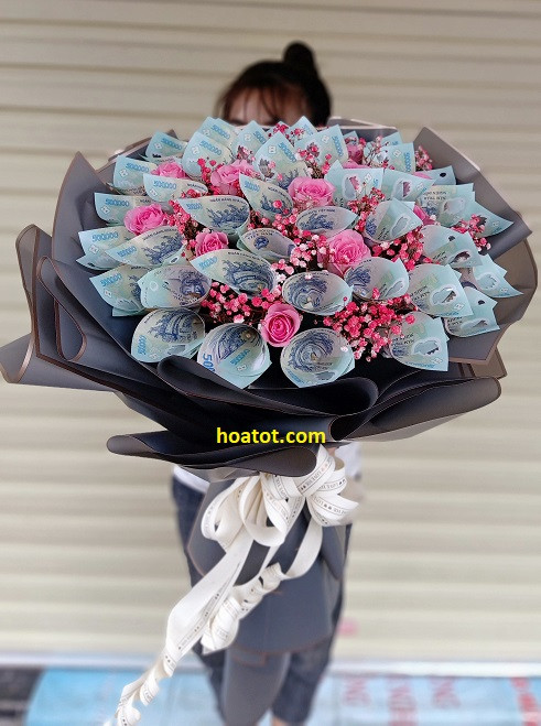 Ngay sau khi hoàn thành “bó hoa 7 tỉ đồng”, anh Đ. đã nhanh chóng liên hệ với chủ nhân và bàn giao, không quên gửi lời chúc hạnh phúc đến cặp đôi.