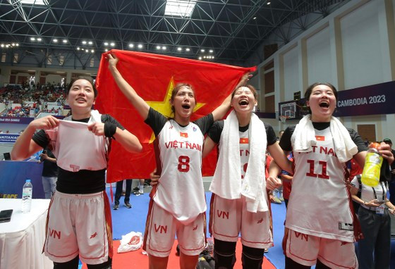 Tại SEA Games 32, Thảo My và Thảo Vy tiếp tục thi đấu cho đội tuyển Việt Nam. Họ đã thành công trong việc đổi màu huy chương, mang về huy chương vàng đầu tiên trong lịch sử cho bóng rổ Việt Nam sau khi đánh bại Philippines với tỷ số 21-16 trong trận chung kết nội dung 3x3.