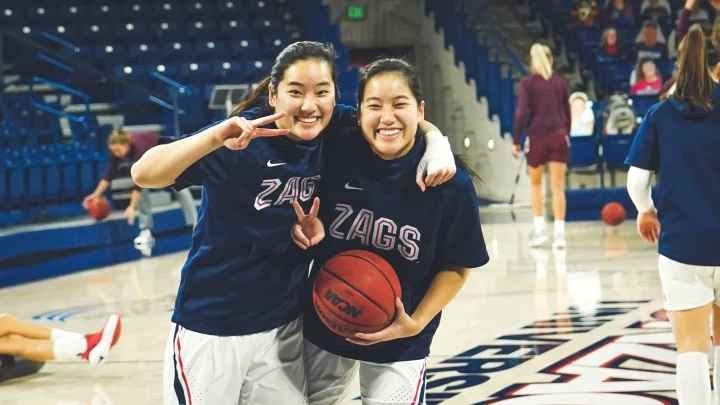 Xuất hiện tại SEA Games 31 được tổ chức tại Việt Nam, 2 chị em họ Trương đã mang về tấm huy chương bạc ở nội dung 3x3 trên sân nhà, tạo nên cơn sốt trong cộng đồng yêu bóng rổ.