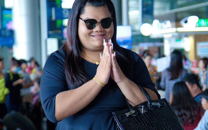 Còn nhớ cách đây vài năm, Happy Polla nổi lên như như một "trò mua vui" cho mọi người vì vẻ ngoài của mình. Có lúc, cô nàng còn đăng tải hình ảnh bản thân trông rất gầy khiến nhiều người "giật mình", cho rằng, Happy Polla đã giảm cân thành công. Tuy nhiên, ngay sau đó, cô nàng đã cho biết đó là hình ảnh được qua chỉnh sửa để đánh lừa mọi người.