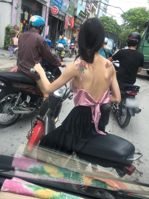 Người xưa có câu: "Đẹp đẽ khoe ra, xấu xa đậy lại" nhưng kiểu khoe da thịt này của một bộ phận hội chị em là khó chấp nhận.