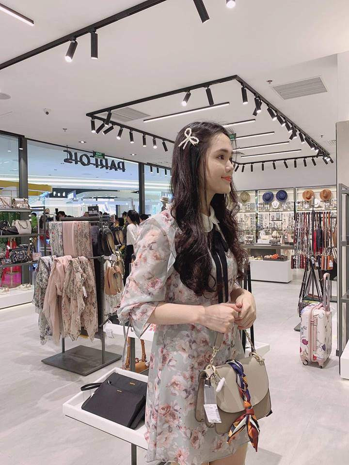 Theo giải thích của Huyền My, sở dĩ cô đưa ra yêu cầu như vậy là muốn nhân viên thể hiện trách nhiệm với cửa hàng.