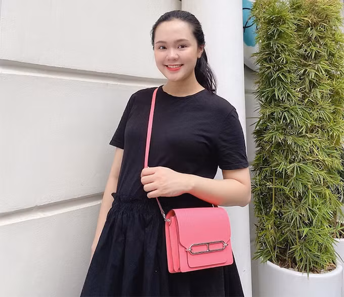 Ngoài ra, Huyền My cũng nói với nhân viên rằng thấy rất phí khi nghỉ ngang như vậy vì đã thạo việc và có cơ hội. Về phía nhân viên, cô thừa nhận việc tháng 7 có nghỉ 2 ngày phép và 3 ngày dịch nhưng đó đều là những ngày được phép nghỉ.