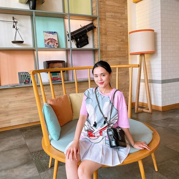 Theo tìm hiểu, câu chuyện trên bắt đầu từ một nhân viên từng phụ trách đóng hàng đã làm việc từ năm 2020 cho cửa hàng mỹ phẩm mà "công chúa béo" Quỳnh Anh và chị gái Huyền My làm chủ.