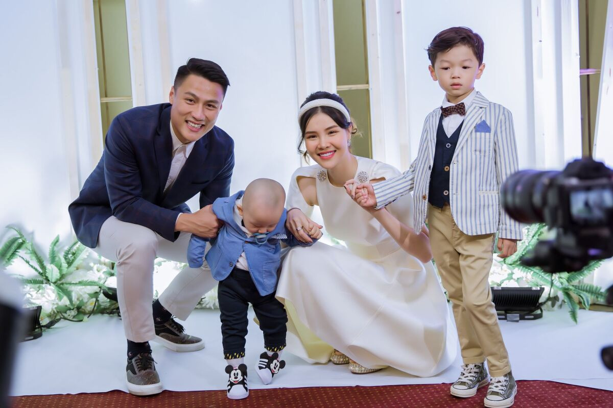 Vợ chồng Mạc Hồng Quân coi đây là dịp báo hỷ kết hợp mừng sinh nhật sớm cho con trai út, bé Dưa Hấu.