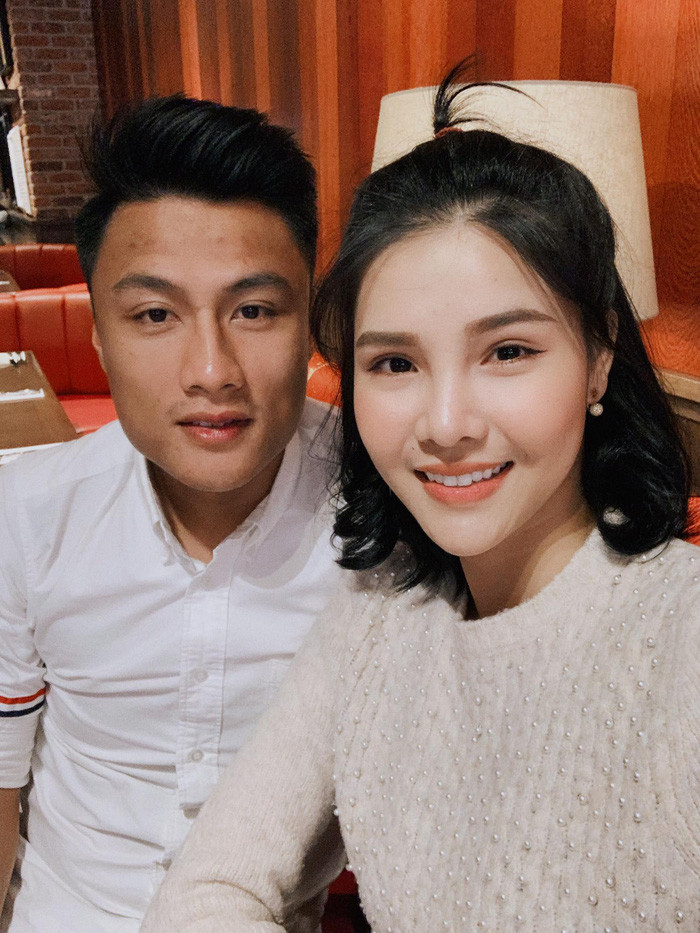 Trước đó, Mạc Hồng Quân và Kỳ Hân tổ chức đám hỏi ở quê nhà cô dâu tại Sóc Trăng và hôn lễ ở TP HCM vào tháng 6/2016.