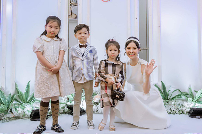 Bố mẹ Mạc Hồng Quân hiện kinh doanh tự do ở Praha.