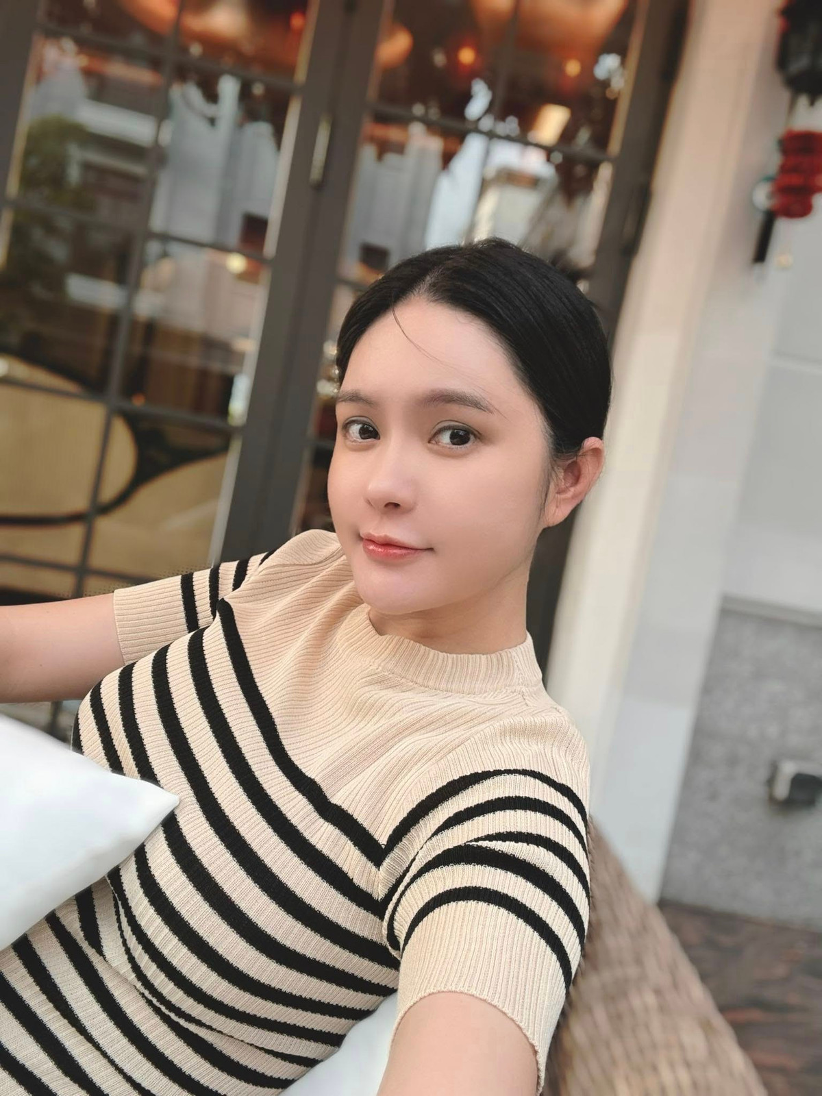 Thời điểm kết hôn, Đoàn Di Băng gây choáng với đám cưới tiền tỷ, xa hoa. Cuộc sống của cựu nữ ca sĩ cũng luôn thể hiện rõ độ giàu có khi liên tục khoe xe sang, biệt thự,...