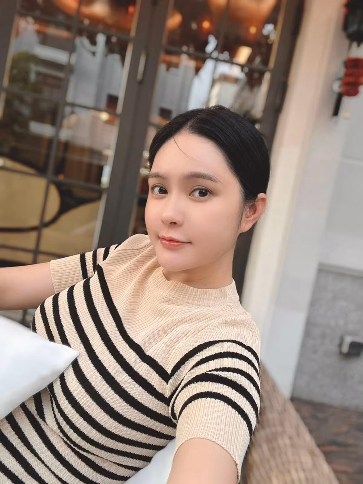 Thời điểm kết hôn, Đoàn Di Băng gây choáng với đám cưới tiền tỷ, xa hoa. Cuộc sống của cựu nữ ca sĩ cũng luôn thể hiện rõ độ giàu có khi liên tục khoe xe sang, biệt thự,...