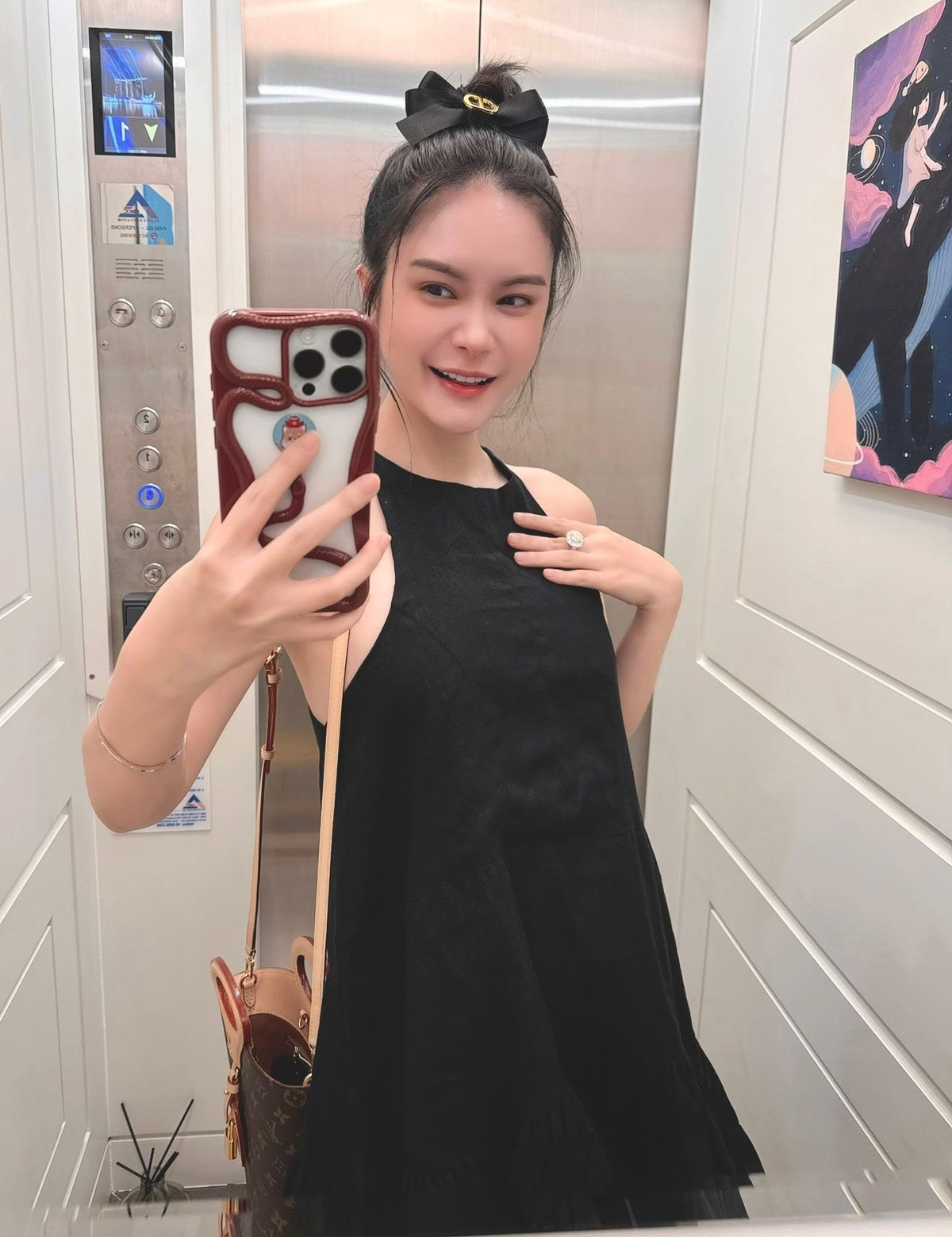 Về hoạt động kinh doanh, vợ chồng Đoàn Di Băng sở hữu Công ty TNHH Thương mại Dịch vụ VB Group, đăng ký kinh doanh là bán buôn đồ dùng khác cho gia đình.