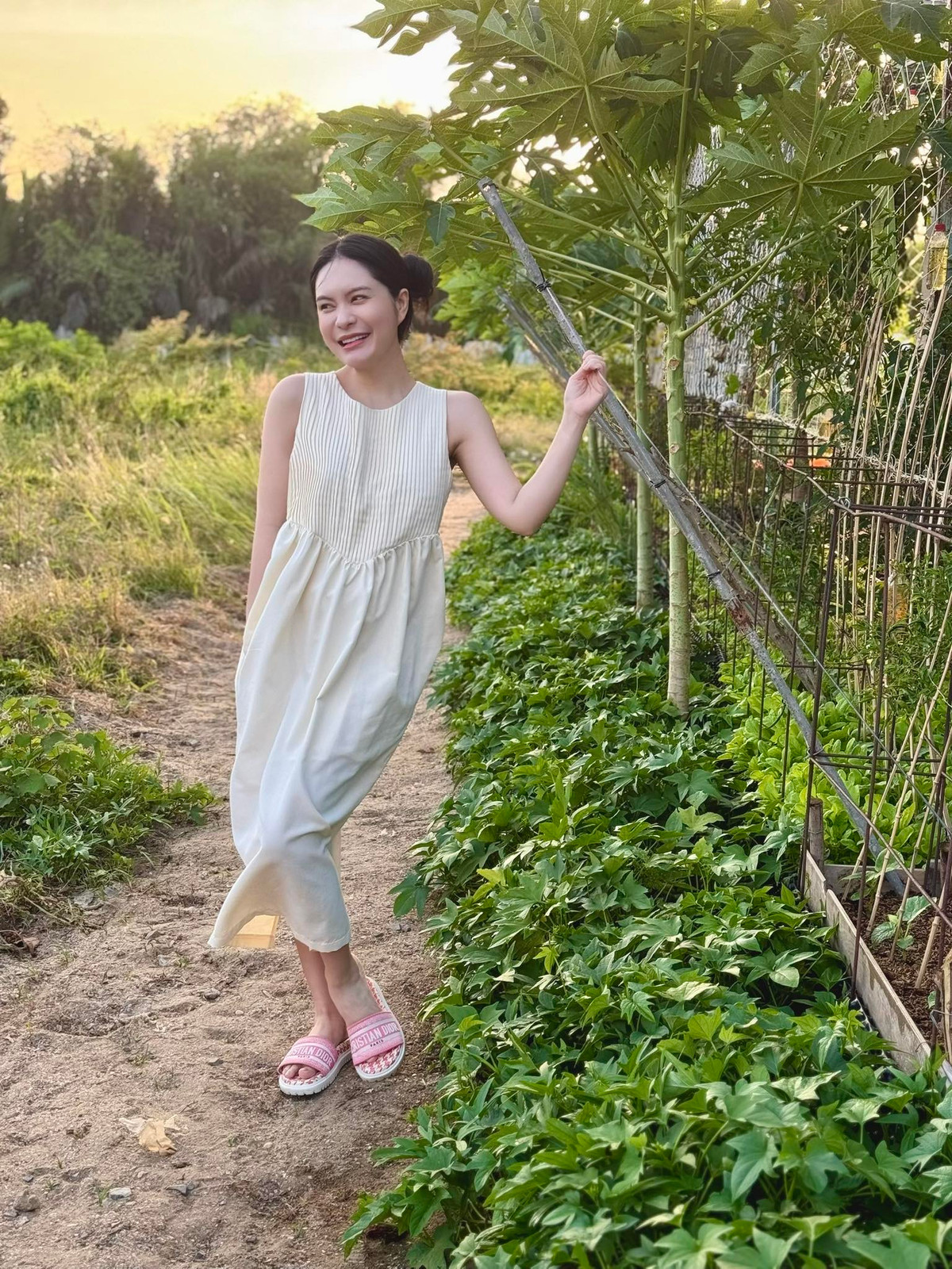 Đoàn Di Băng từng là ca sĩ, diễn viên nhưng được biết đến nhiều hơn với vai trò doanh nhân và là vợ của đại gia Nguyễn Quốc Vũ.