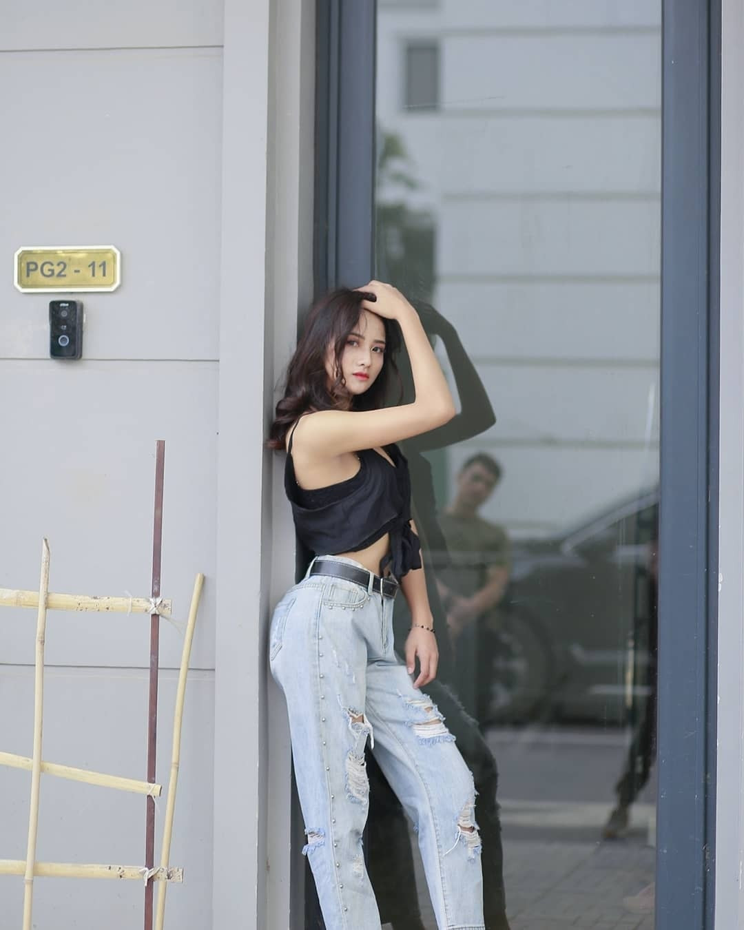 Đặc biệt, kiểu đồ ôm sát cũng xuất hiện nhiều hơn trong tủ đồ của Thanh Hằng.