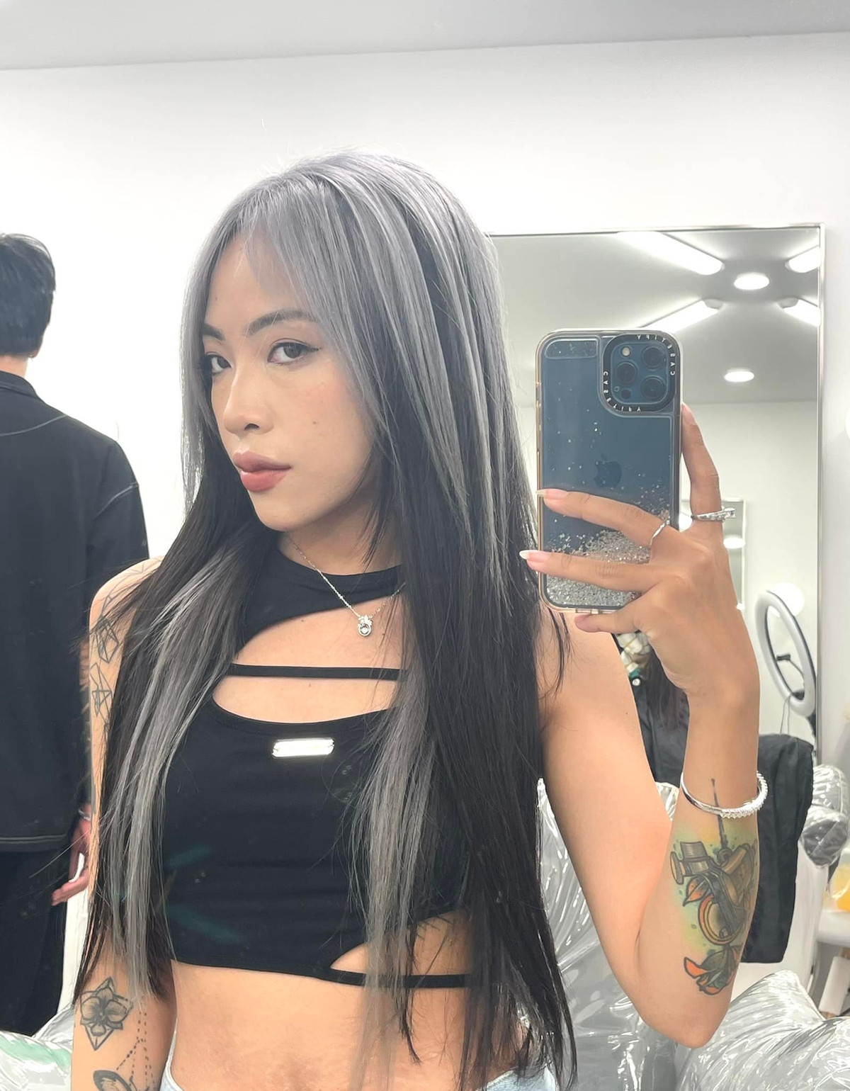 Như Foxie bắt đầu thử sức bằng những clip cơ bản về giao tiếp, các clip "biến hình", rồi cứ thế, 9X dấn thân tìm hiểu thêm để gây dựng kênh của mình, biến nó trở thành một nghề nghiệp nghiêm túc.