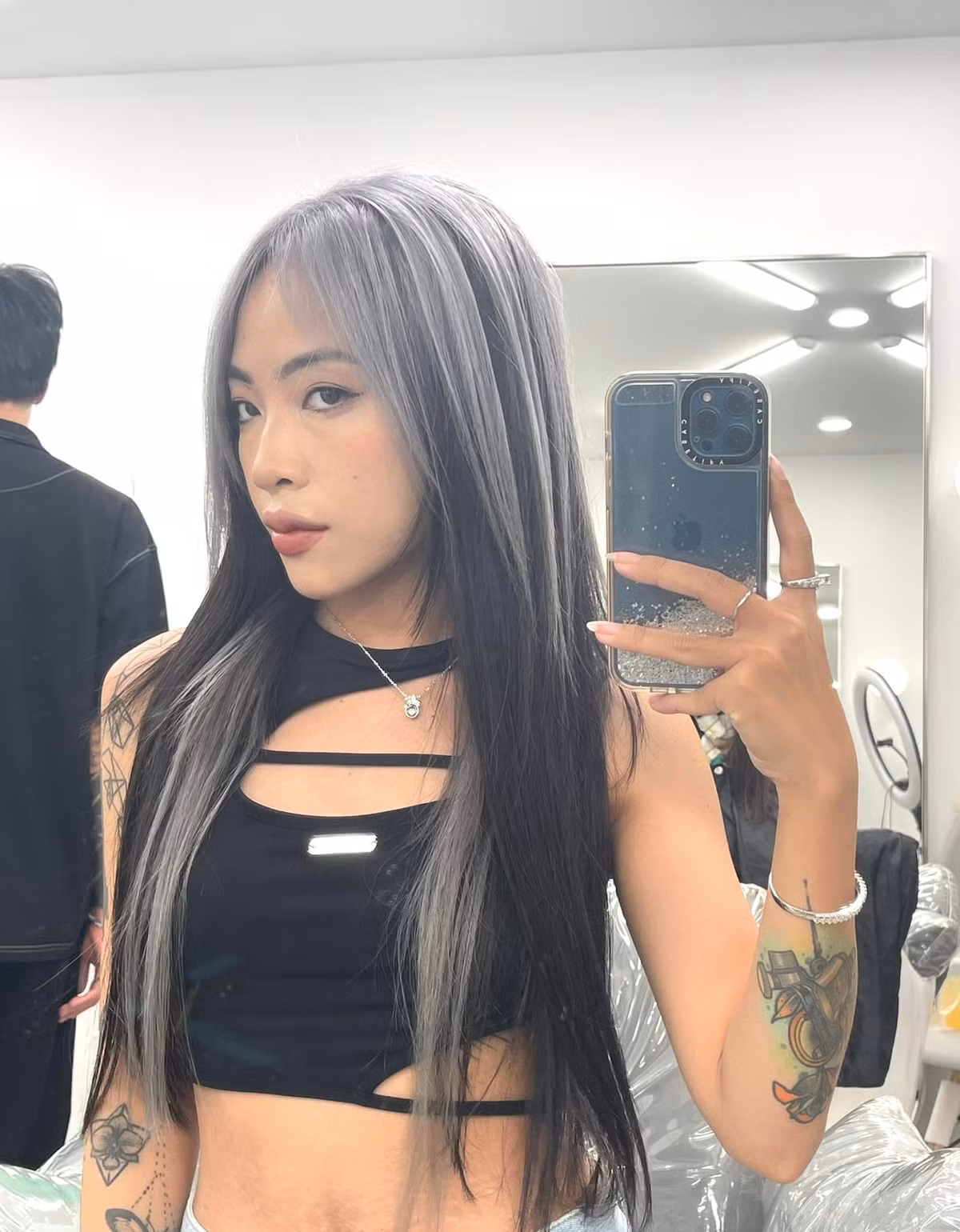 Như Foxie bắt đầu thử sức bằng những clip cơ bản về giao tiếp, các clip "biến hình", rồi cứ thế, 9X dấn thân tìm hiểu thêm để gây dựng kênh của mình, biến nó trở thành một nghề nghiệp nghiêm túc.