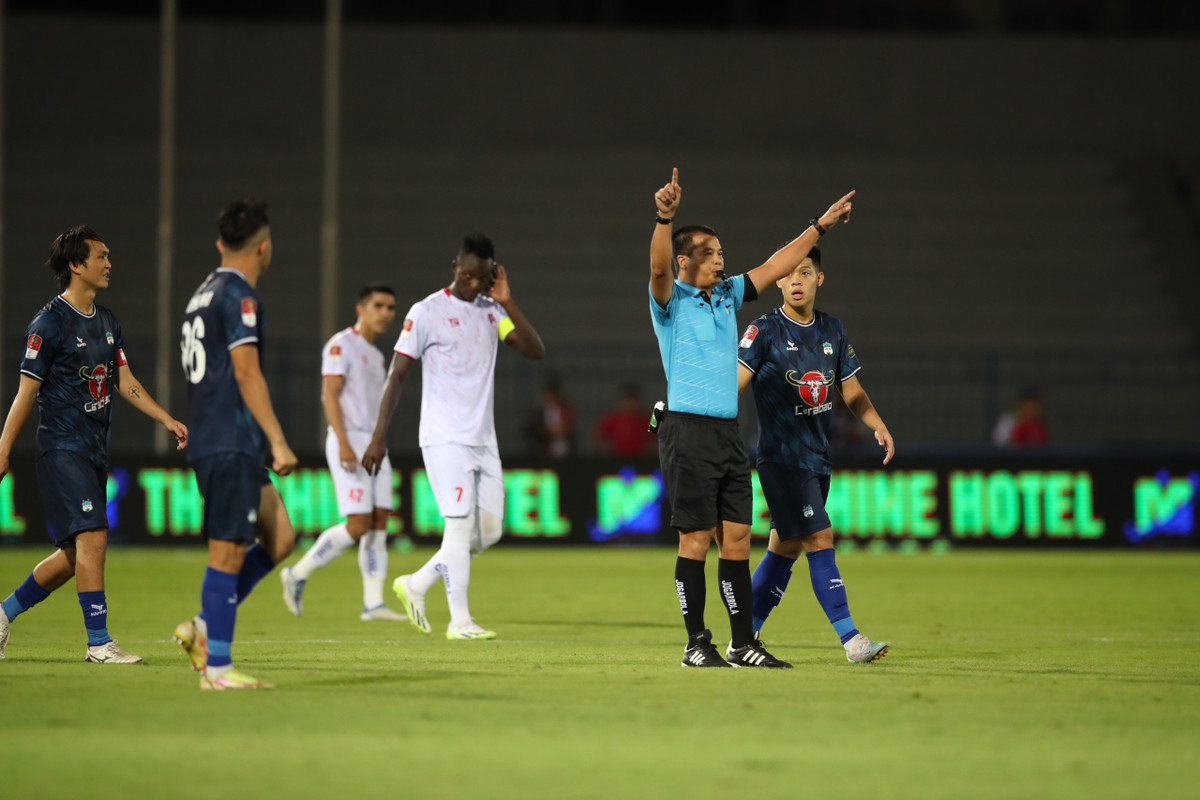 V-League 2023/2024 khai man, VAR gay chu y khi Hai Phong chia diem voi HAGL-Hinh-3