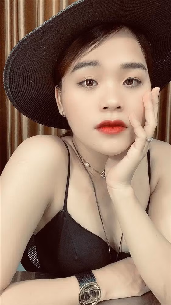 Ở lần lên sóng này, nhan sắc của chính chủ lập tức trở thành đề tài bàn tán của dân mạng.