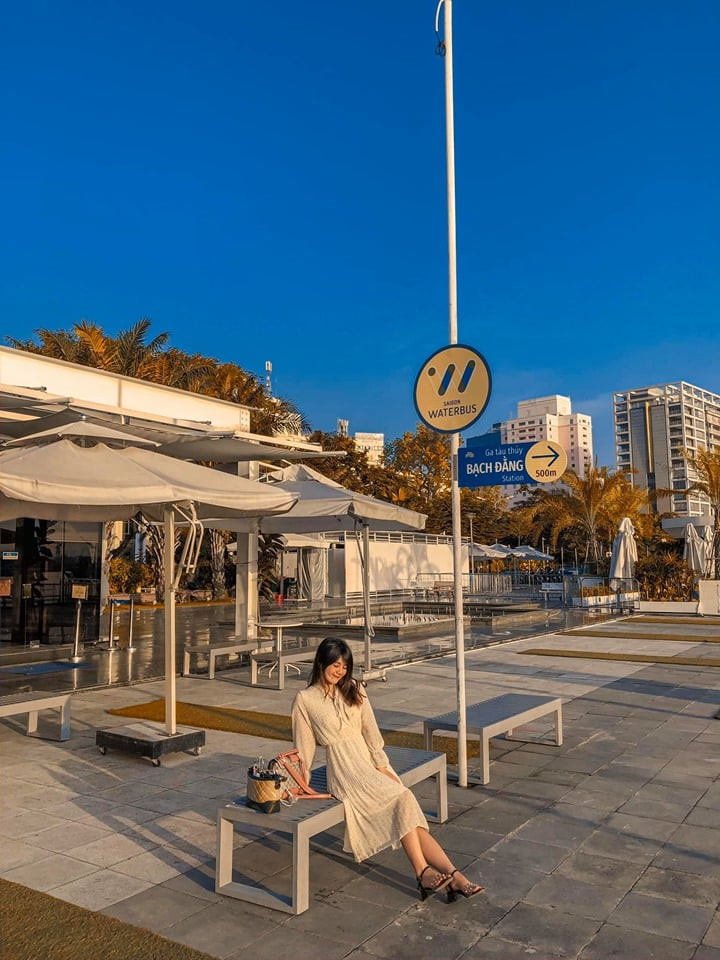 "Tọa độ sống ảo" view đẹp TP Hồ Chí Minh đầu tiên được các bạn trẻ yêu thích chính là Water Bus trên sông Sài Gòn. Đây là tuyết bus trên sông qua 4 bến tương đương với 4 quận ở Sài Gòn.