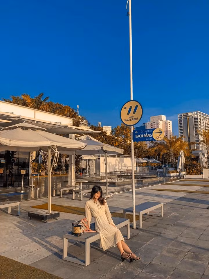 "Tọa độ sống ảo" view đẹp TP Hồ Chí Minh đầu tiên được các bạn trẻ yêu thích chính là Water Bus trên sông Sài Gòn. Đây là tuyết bus trên sông qua 4 bến tương đương với 4 quận ở Sài Gòn.