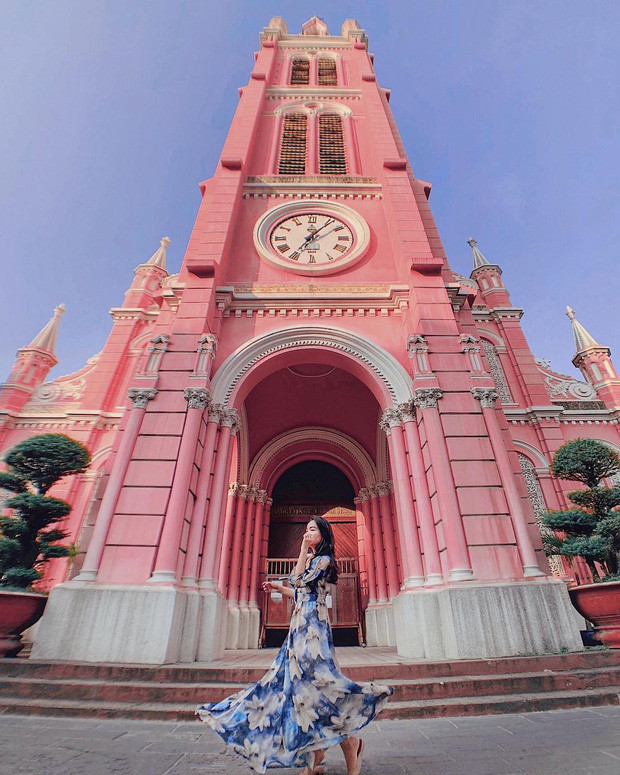 Một địa điểm view đẹp Sài Gòn được nhiều tín đồ mê checkin yêu thích chính là Nhà thờ Tân Định hay còn được biết đến với tên gọi khác là Nhà thờ màu hồng.