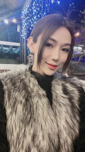 Với Hà Anh, ngoài công việc người dẫn chương trình, cô còn tham gia nghệ thuật nên cô rất chú trọng tới việc chăm da giữ dáng.