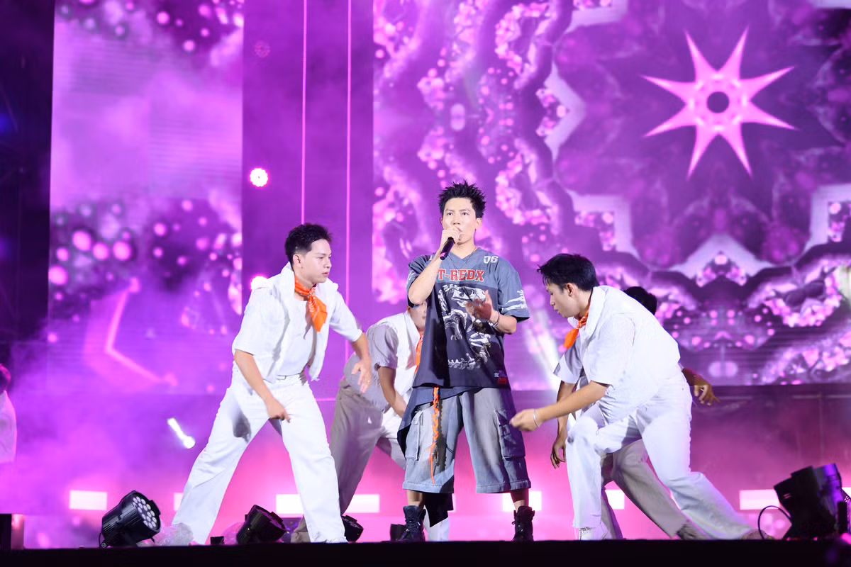 “Anh trai” SOOBIN va MONO khuynh dao dai nhac hoi chao tan sinh vien-Hinh-6