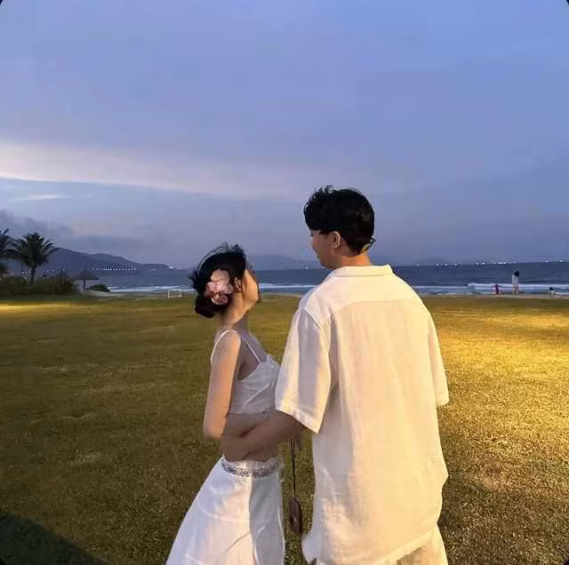 Từ khi chính thức công khai tình cảm với hot girl TikTok Kim Chung Phan, chuyện tình giữa "thần rừng" Liên Quân Mobile ADC và bạn gái luôn khiến fan phải ngưỡng mộ.