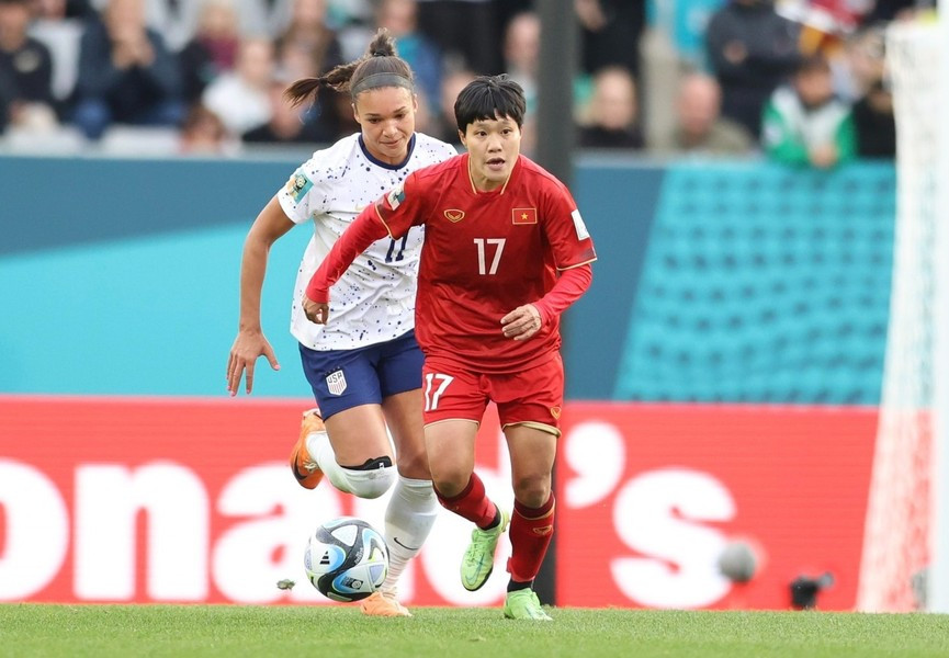 Chơi cùng cánh phải với Bích Thùy, Thu Thảo cũng có những pha hỗ trợ, bọc lót tốt.