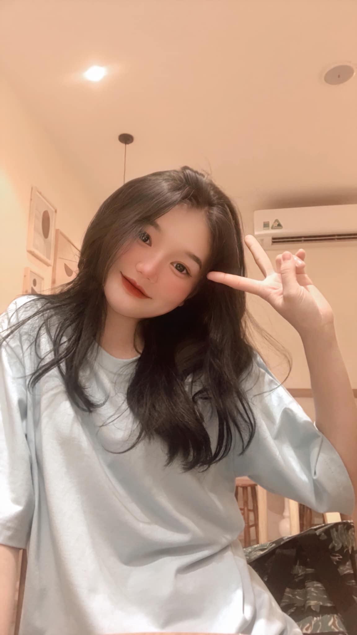 Lâm Lê cũng rất yêu thích các môn thể thao, trong đó có điền kinh và bóng đá. Cô từng tham dự các giải điền kinh 100m, 200m, 400m, 800m, nội dung nhảy cao, nhảy xa các cấp.