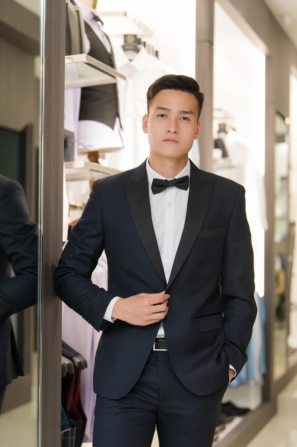 Chẳng những sở hữu tài năng chơi bóng, đội trưởng U23 Việt Nam - Việt Anh còn có gương mặt và vóc dáng cực kì “ăn tiền”.