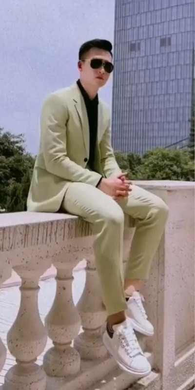 Nói về vóc dáng lý tưởng của mình, Việt Anh từng hé lộ một phần lớn là nhờ vào gen di truyền của bố.