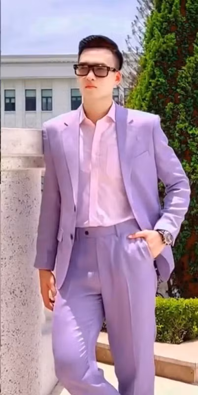 Việt Anh chia sẻ về cách buidbody của mình: “Tôi bắt đầu hình thành thói quen tập gym từ năm 15 tuổi và duy trì đến tận bây giờ. Tôi nghĩ việc tập luyện hàng ngày, đúng giờ, đúng thời điểm đã giúp mình phát triển tốt hơn. Tôi cũng khá chú trọng về vấn đề dinh dưỡng, thế nhưng lại không thích uống sữa lắm.”