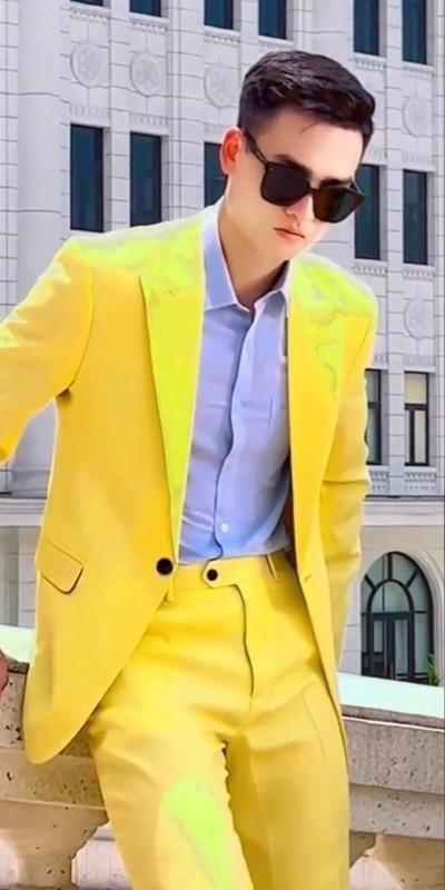 Mới đây, loạt hình ảnh của Bùi Hoàng Việt Anh làm người mẫu thời trang đã khiến hội chị em không thể rời mắt.