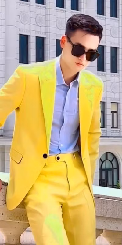 Mới đây, loạt hình ảnh của Bùi Hoàng Việt Anh làm người mẫu thời trang đã khiến hội chị em không thể rời mắt.