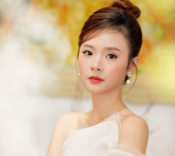 Bị xúc phạm với lời lẽ khó nghe, sau đó Midu đã lập tức phản pháo Facebooker Q.L.M.