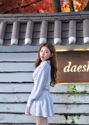 Đoan Tâm hiện sống và làm việc tại TPHCM nhưng cô thường xuyên ra Hà Nội thăm bạn trai cầu thủ.