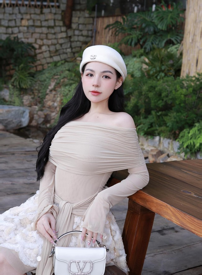 Tổn thương vì những lời miệt thị của nhiều người, cô gái Đắk Lắk quyết tâm giảm cân. Sau vỏn vẹn 2 tháng nỗ lực giảm béo, Mỹ Duyên giảm được 10kg, từ 63kg xuống còn 53kg. Ngoại hình thay đổi chóng mặt.